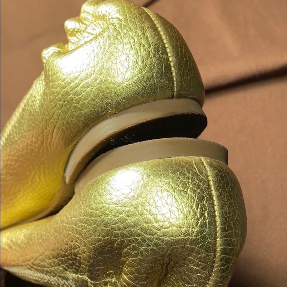 Tory Burch Gold Leather Magnificent Almost New! - Picture 6 of 15